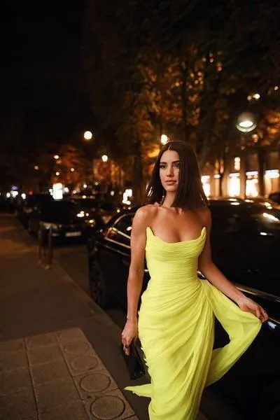Formal Women's Dresses Long Chiffon Yellow Prom Dresses With Irregular Skirt Prom Dresses Stores